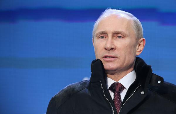Putin a semnat anexarea Crimeei şi a ordonat focuri de artificii la Moscova şi în peninsulă