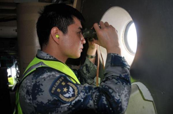 AVIONUL DISPĂRUT: trei obiecte suspecte, roşii, albe şi portocalii au fost găsite