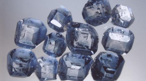 O nouă modă sinistră dar foarte căutată! Fac diamante din oameni morţi