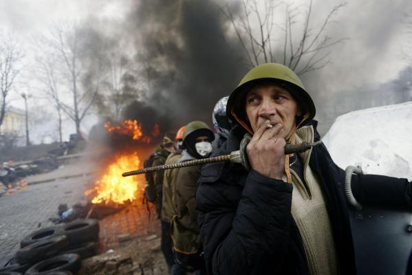 UPDATE! Poliția ucraineană: "Militanții proruși au capturat sute de arme "