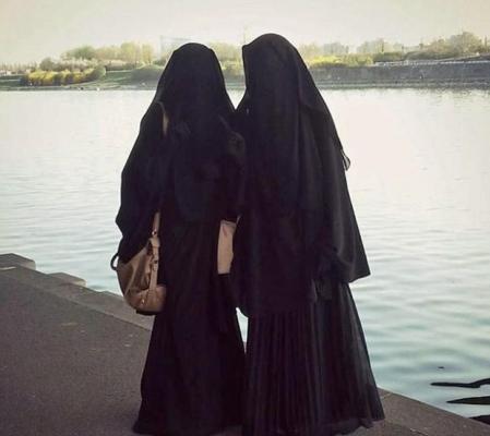 Sunt căutate de Interpol după ce au fugit în Siria să lupte alături de rebelii islamişti