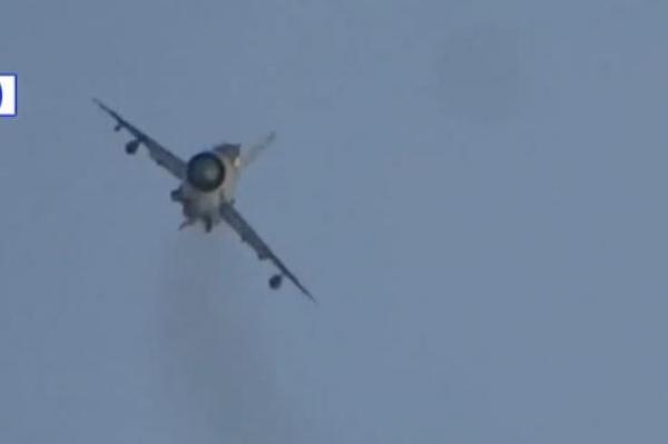 Video şocant! A filmat o bombă în timp ce se îndrepta spre el