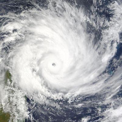 Ciclonul Yvette în apropiere de România