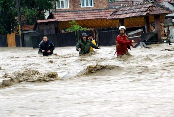 Cod portocaliu de inundaţii în 15 judeţe