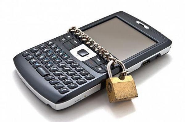 Tehnologia bat-o vina! A furat un telefon, însă ce a urmat a fost de tot râsul