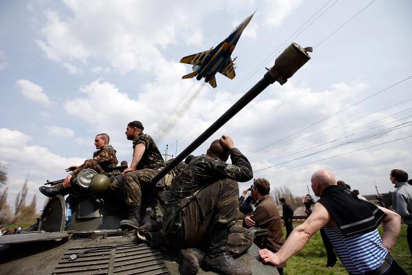 UCRAINA: Avion militar, doborât de separatiști. 49 de persoane au murit
