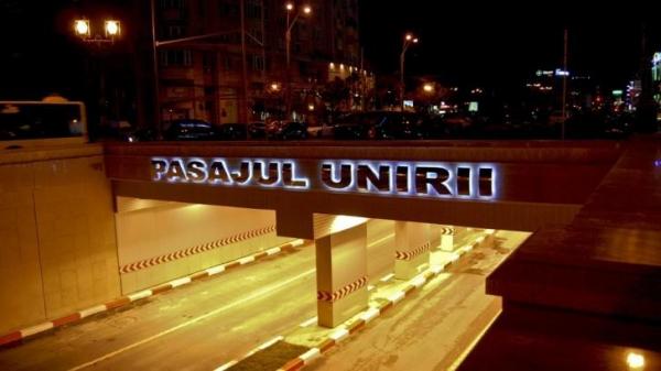 Accident în Pasajul Unirii: Şoferii, blocaţi în subteran