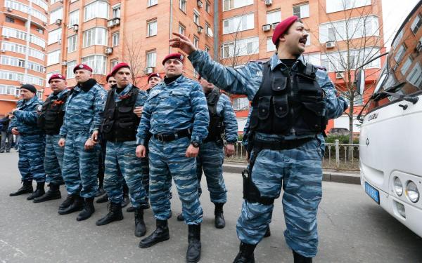 Sute de poliţişti din Doneţk, disponibilizaţi pentru că au evitat confruntările cu insurgenţii