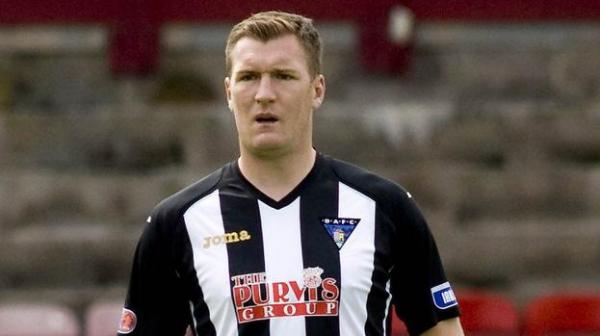 Un fost mare fotbalist a ajuns să spele WC-uri!