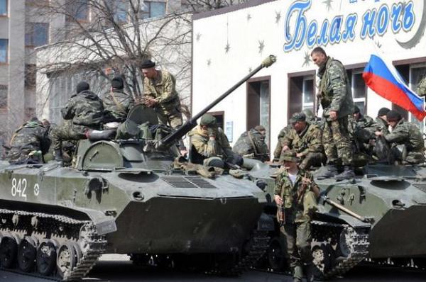 Un convoi de vehicule blindate şi camioane militare ruseşti au intrat în Ucraina