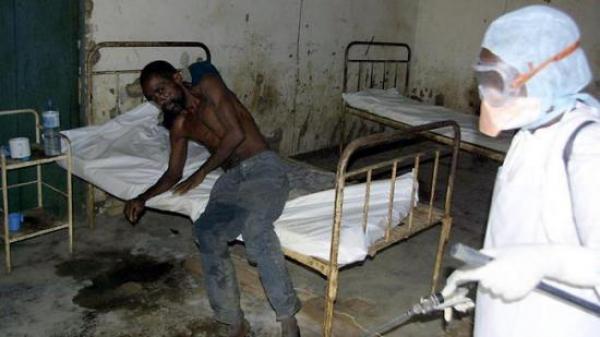 Centru de izolare a bolnavilor de Ebola, atacat de bărbaţi înarmaţi. Bolnavii au fugit