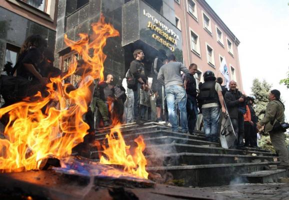 Doneţk: Oraşul este zguduit de explozii, iar oamenii sunt privaţi de apă curentă