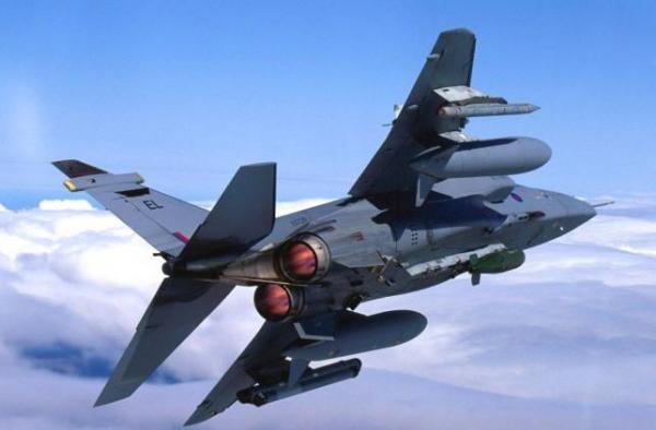 Două avioane de vânătoare au intrat în coliziune şi s-au prăbuşit, în Italia