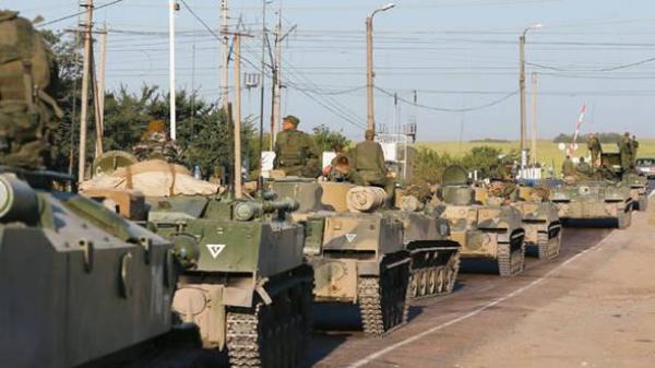 UCRAINA: O coloană de blindate ruseşti înaintează în sud-estul ţării