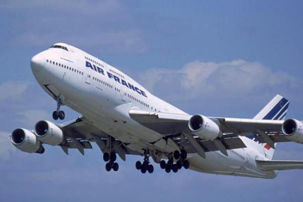 Un avion al Air France care venea la Bucureşti a fost ÎNTORS din drum