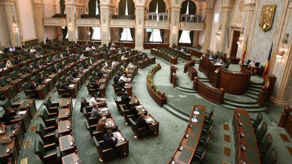 Senatul a aprobat AMNISTIEREA PENSIONARILOR şi a MAMELOR!