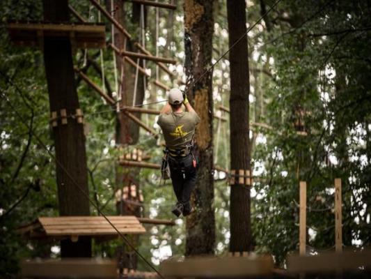 Liber la distracţie! A fost inaugurat cel mai mare parc de aventură din România