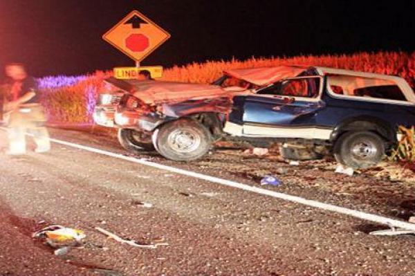 I-a dat foc la părul de la subraț în timp ce șofa!