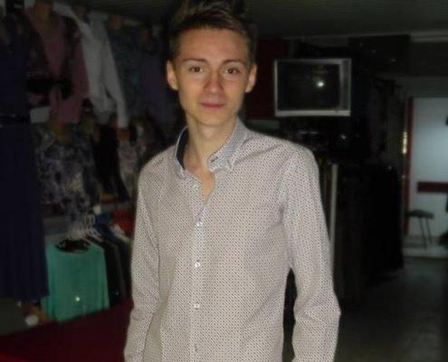 Are 61.000 de FANI pe FACEBOOK la doar 15 ANI! Motivul te va SURPRINDE!