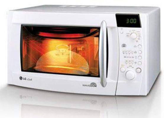 ATENŢIE! De ce ar trebui să renunţi la cuptorul cu microunde