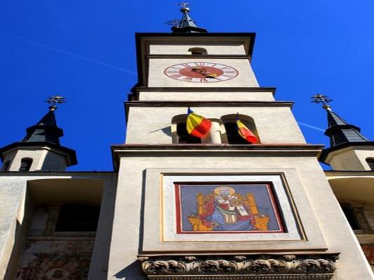 Imagini terifiante! SFÂRŞITUL LUMII, pictat într-o biserică din România
