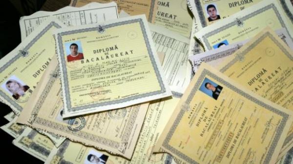 Diplomele de BACALAUREAT, eliberate după şase luni de întârziere