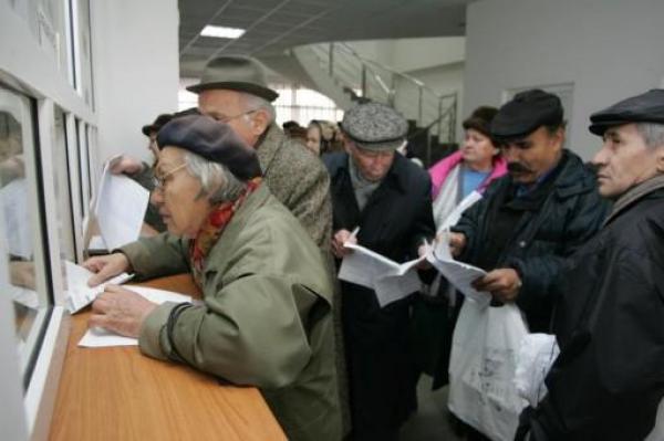 Un român are de achitat DATORII la stat timp de 8.485 de ani