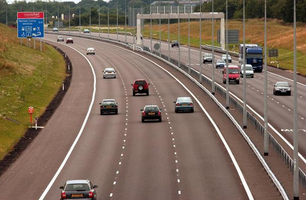 Un TIR înmatriculat în România s-a răsturnat pe o autostradă în Franța