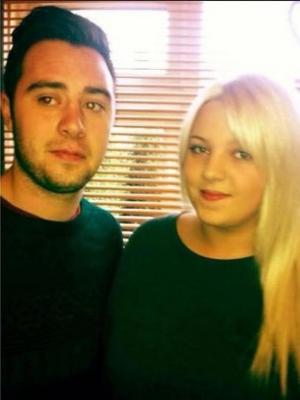 GENIAL! A plecat în excursie FĂRĂ EA! Ce i-a făcut iubitului ca să fie SIGURĂ că nu o va ÎNȘELA