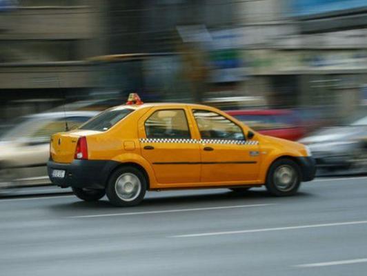 TAXIMETRIȘTII, obligați să ia măsuri pentru persoanele cu deficiențe locomotorii