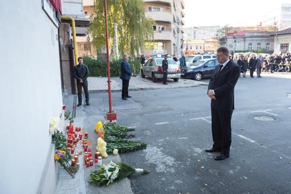 FOTO! Klaus Iohannis a vizitat locul tragediei din Colectiv: Un spatiu total impropriu