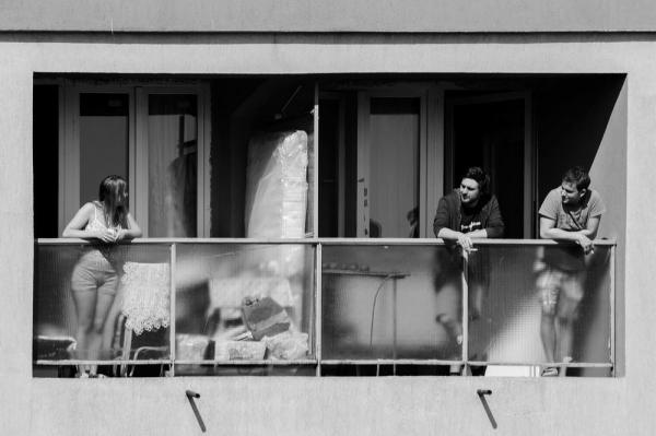 Cum se vede studenția de la balcoanele căminelor din Regie