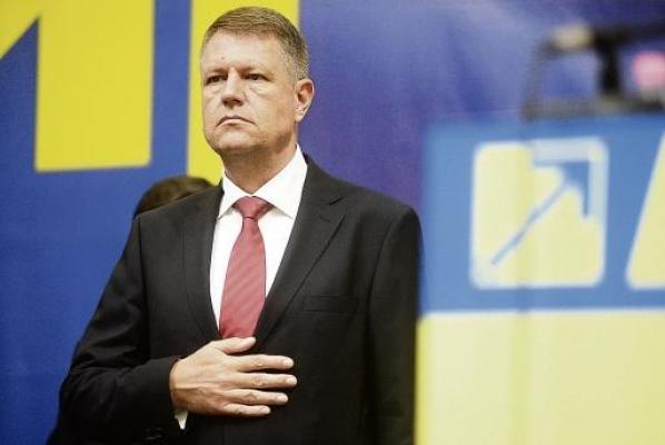 Președintele Iohannis a semnat decretul privind desemnarea lui Cioloș în funcția de premier