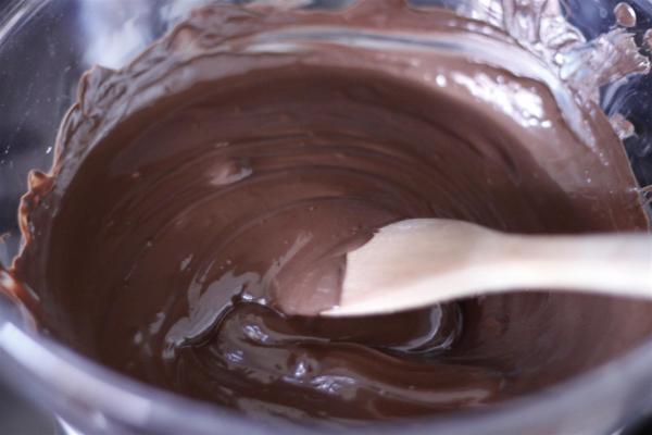 Toate GOSPODINELE fac GREȘEALA asta! Secretul celei mai delicioase CIOCOLATE DE CASĂ