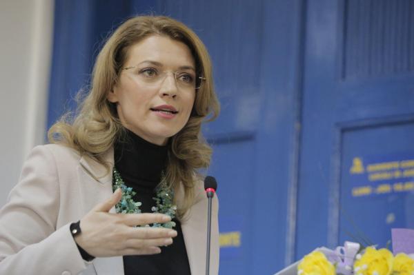 Gorghiu: "În 2016, diaspora românească va avea o modalitate alternativă de vot"