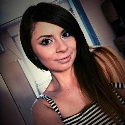 O MAMĂ a cărei fată a murit în Colectiv își strigă DUREREA pe Facebook: „Ne-au nenorocit singurul copil, vinovații trebuie să plătească!”