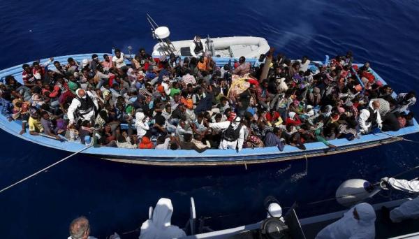 Încă 4.000 de migranți se îndreaptă spre frontiera greco-macedoneană