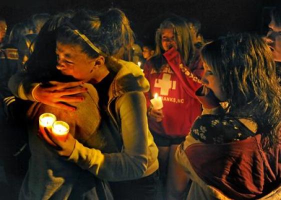 Familiile victimelor din Colectiv nu sunt de acord cu publicarea imaginilor de la ceremoniile funerare! Au sprijinul CNA!