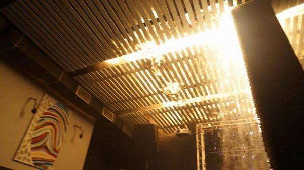 FOTO INEDIT! O nouă fotografie din timpul incendiului din Colectiv! Stâlpul şi tavanul în flăcări!