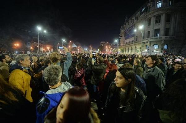 PROTEST: Moment de reculegere în faţa Bisericii Kretzulescu din Capitală