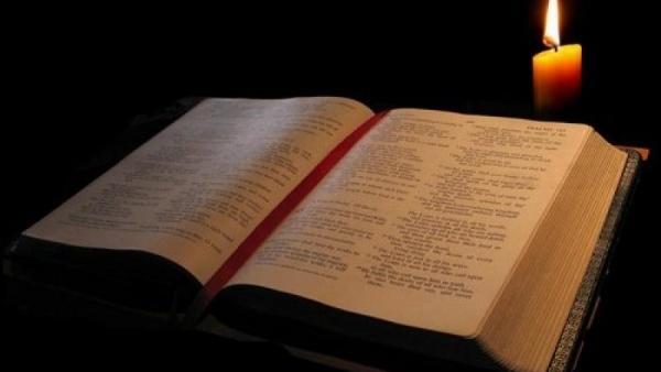 UIMITOR! Toate bibliile din lume sunt la noi în ţară! Una dintre ele are 4 milimetri!