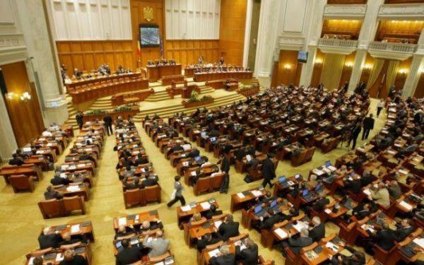 „DEMISIA TUTUROR PARLAMENTARILOR!”. Cine o propune pentru a se ajunge la ANTICIPATE