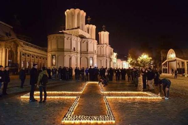 Mesajul apărut după miezul nopții într-un grup pe Facebook ultrareligios. „Sunt zile de frământare socială, dar la noi e ÎNVIEREA!”
