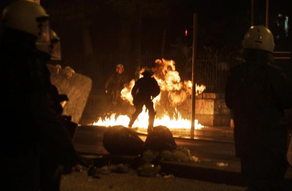 Proteste violente în Germania. Zeci de polițiști au fost răniți