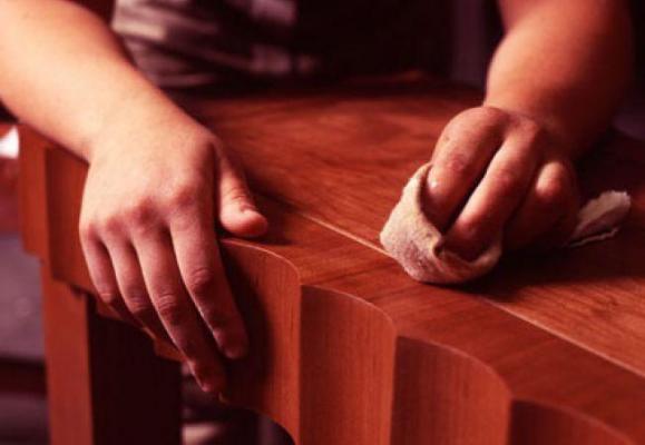 CEA mai simplă METODĂ de a înlătura orice  ZGÂRIETURĂ de pe mobilă. Cercetătorii sunt uimiți