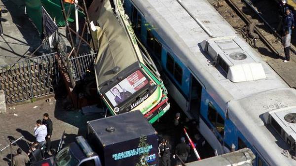 Argentina: 41 de morți după ce un autobuz cu ofițeri ai poliției de frontieră s-a prăbușit într-o râpă