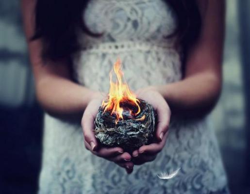 Este imună la NECAZURI! Nimic nu o poate atinge! Care este ZODIA care poate trece prin FOC fără să se ardă