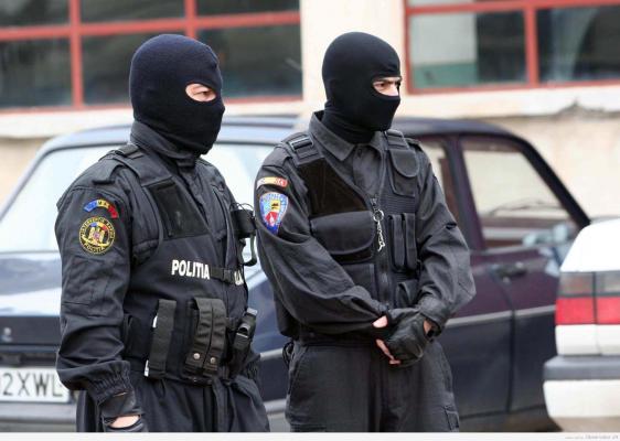 Percheziții la persoane bănuite de evaziune fiscală; prejudiciul - peste 3,5 milioane de lei