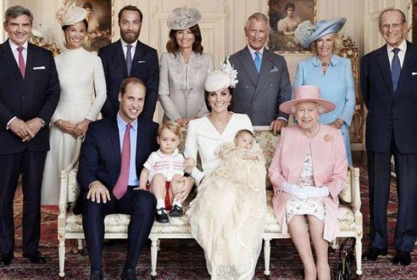 Cinci obiceiuri de Crăciun ale Familiei Regale Britanice. Ce cadou i-a făcut Kate cumnatului Harry