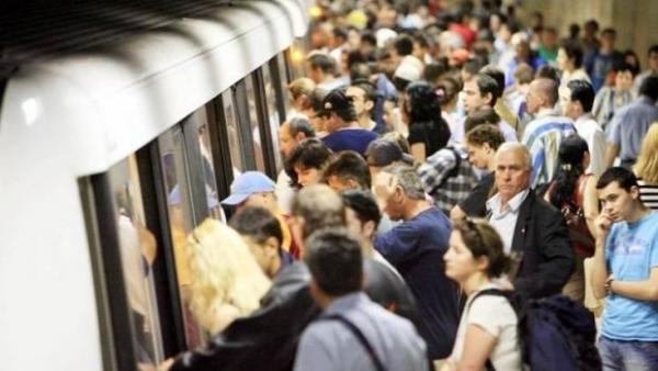 O persoană S-A ARUNCAT ÎN FAȚA METROULUI, la stația Piața Sudului